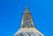 像电视机的建筑物是什么？它有什么特别之处？