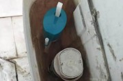 冲马桶水箱漏水的解决方法（有效应对家庭冲马桶水箱漏水问题）