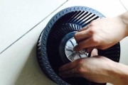 如何彻底清洗老板抽油烟机内腔（掌握清洗技巧）