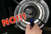 燃气灶点火不熄火的原因及解决方法（分析燃气灶点火不熄火的常见原因，提供解决方案和安全提示）