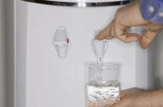 饮水机清洗后滴水问题解决方法（遇到饮水机滴水问题）