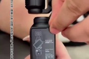 索尼相机套腕带的正确使用方法是什么？