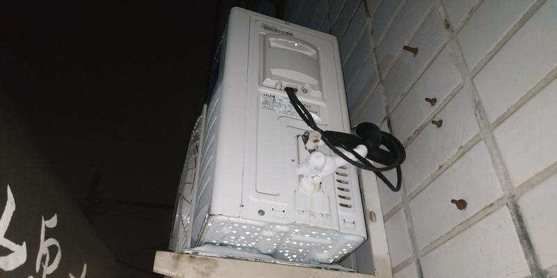 空调室内机结冰的原因及修复方法（解决空调室内机结冰问题）