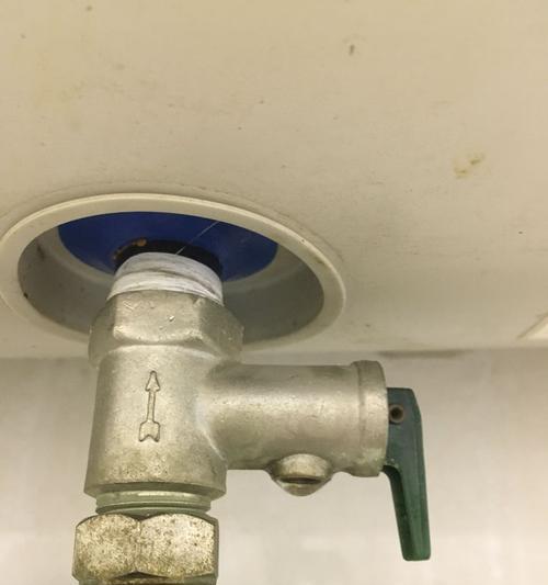 燃气热水器漏水的原因及维修方法（详解燃气热水器漏水原因）