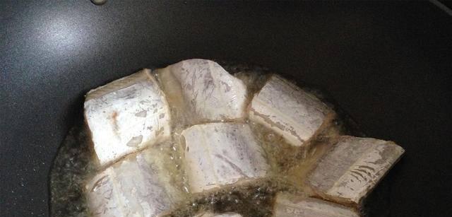 如何保存带鱼在冰箱中不变质（冰箱储存技巧让带鱼保鲜更久）