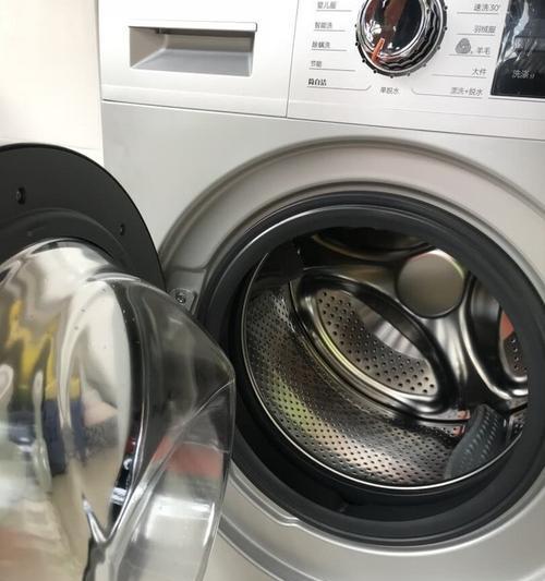 羽绒服是否适合使用滚筒洗衣机清洗（解析羽绒服清洗的最佳方式）
