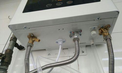 电热水器管坏了怎么维修（教你轻松解决热水器管道问题）