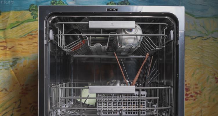 如何正确使用洗碗机清洗餐具（实用技巧帮助您高效洗碗）