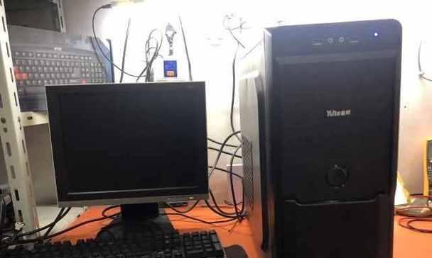 修复旧电脑显示器屏的方法（如何让你的旧电脑显示器屏焕然一新）