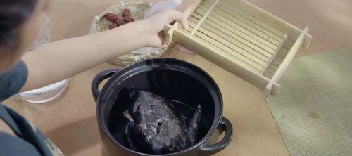 冰箱里自制黄酒的简易方法（用冰箱里的食材制作香醇美味的黄酒）