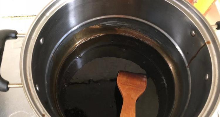 冰箱里自制黄酒的简易方法（用冰箱里的食材制作香醇美味的黄酒）