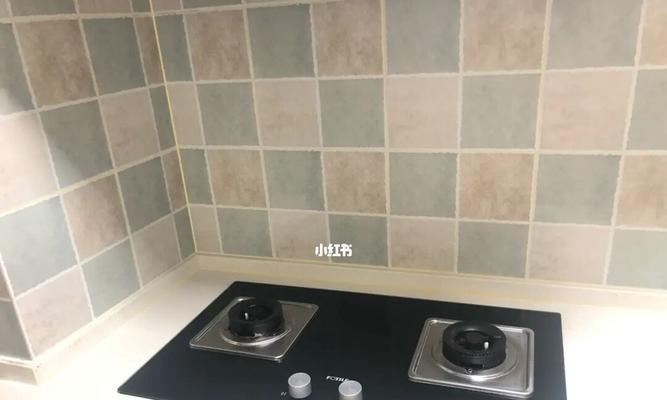 如何有效清洁厨房油烟机瓷砖（轻松解决瓷砖油渍难题）