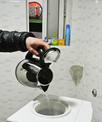 如何正确清洗自家饮水机（简单有效的饮水机清洗方法）