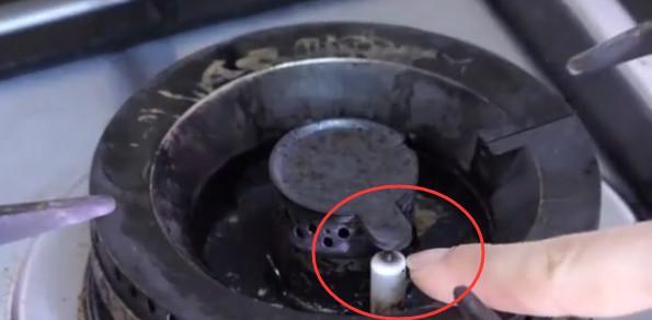 燃气灶打着火松手就灭的原理（保险装置让燃气灶自动熄火）