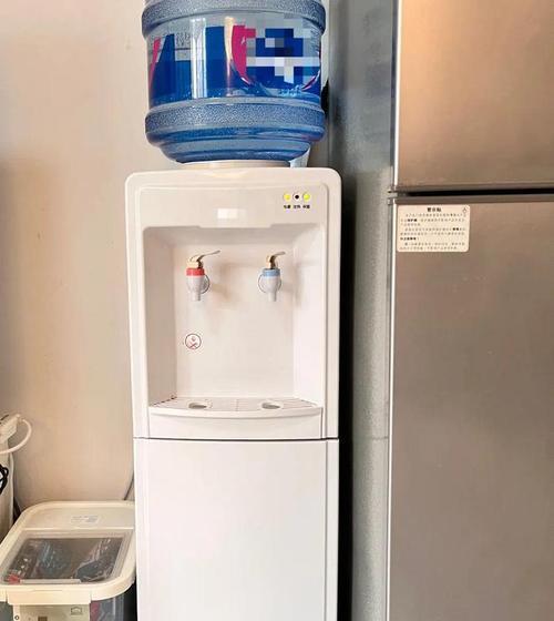 如何解决桶装饮水机水箱空问题（快速解决桶装饮水机水箱空的方法与技巧）