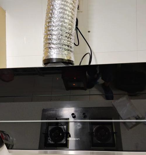 侧挂式油烟机的清洗方法（简单易行的清洗技巧）