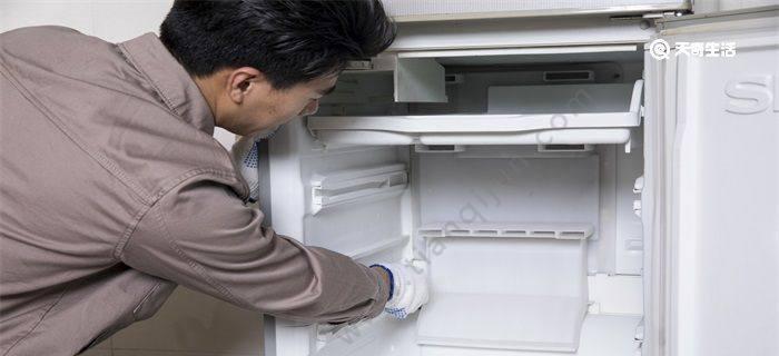清洗冰箱的最佳方法（轻松彻底清洁你的冰箱）