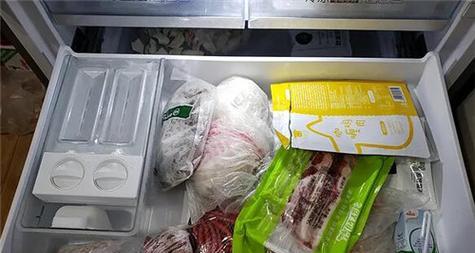 冰箱冷冻室出现白雾是怎么回事？如何解决？