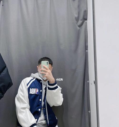 手机自拍时帽子怎么戴？自拍帽子搭配技巧是什么？