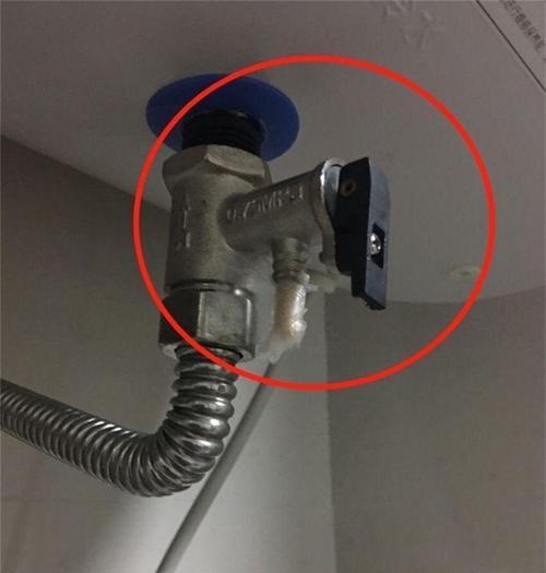热水器泄压孔打开时会有什么表现？