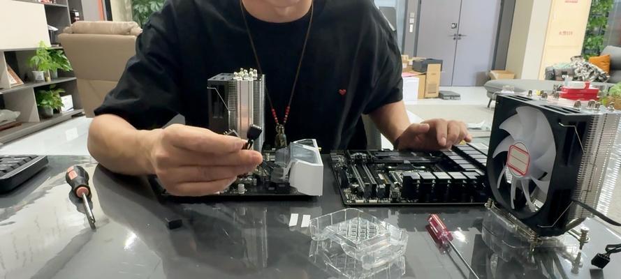 机箱风扇拆卸后如何安装显卡？需要注意什么？